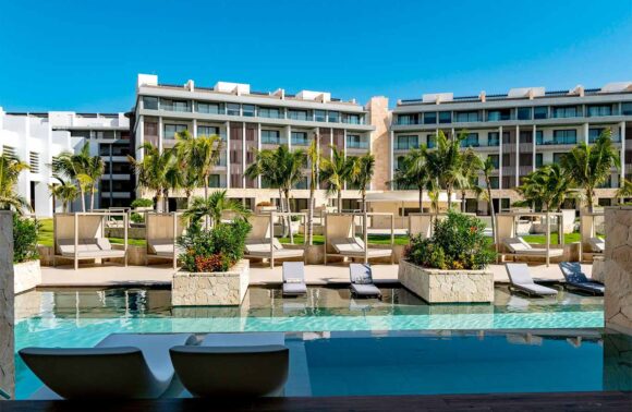 Majestic Elegance Costa Mujeres