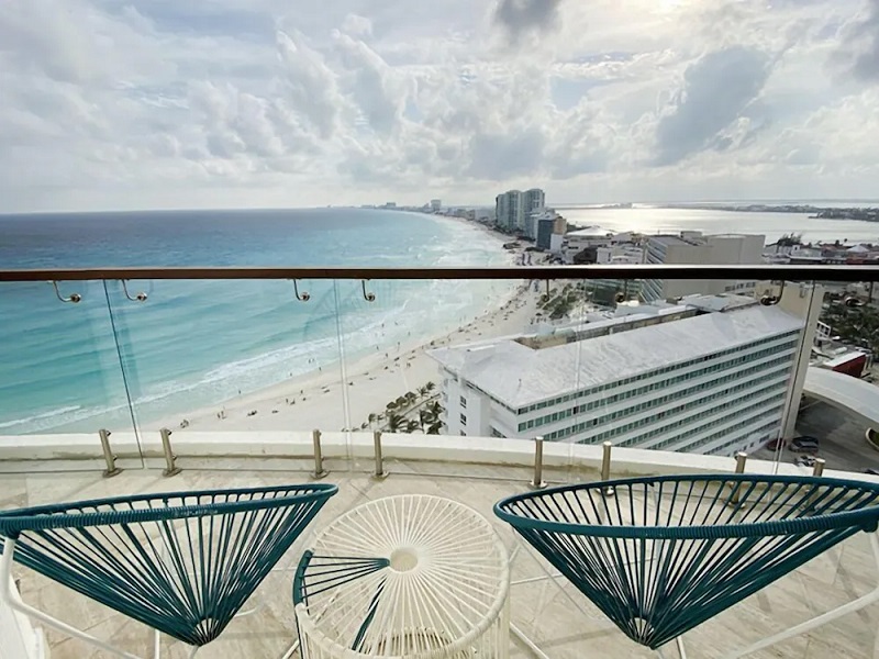 Krystal Grand Cancun