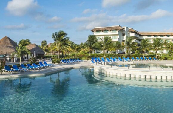 BlueBay Grand Esmeralda